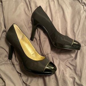 Tahari | Two Toned Black Heels